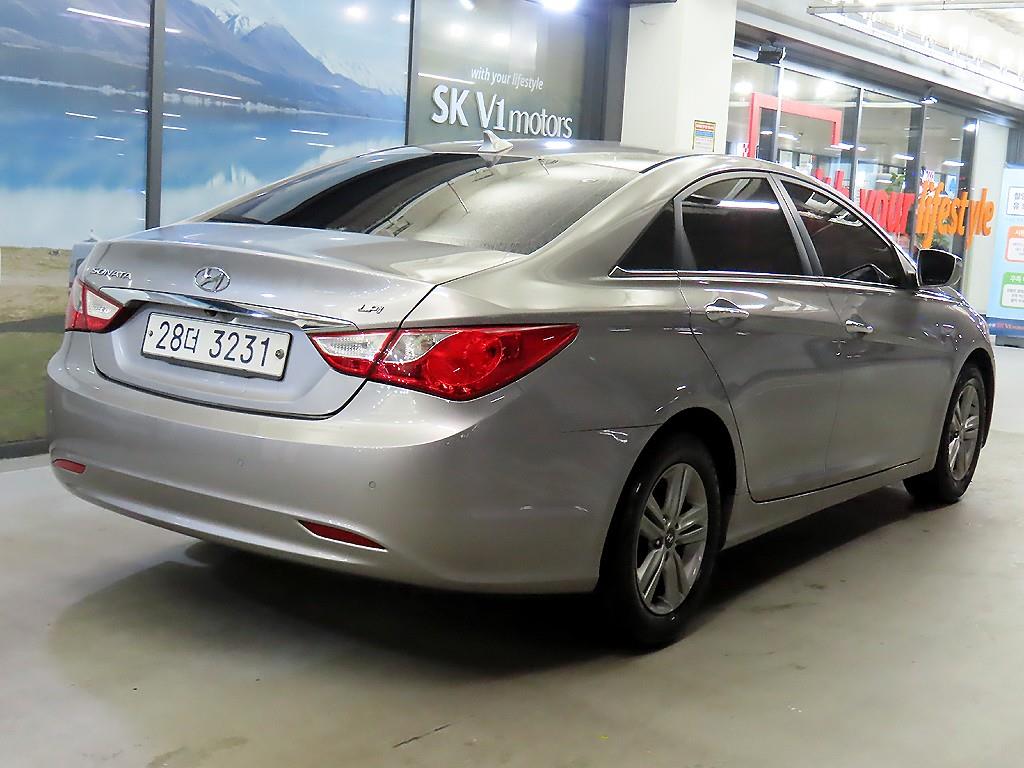 HYUNDAI Sonata - Vista 4
