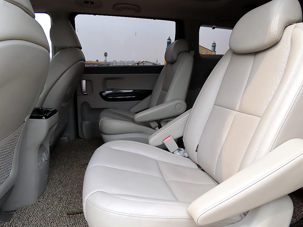 KIA Carnival - Vista 6