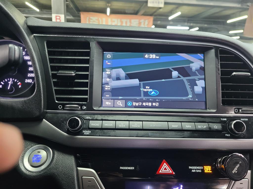 HYUNDAI Avante - Vista 7