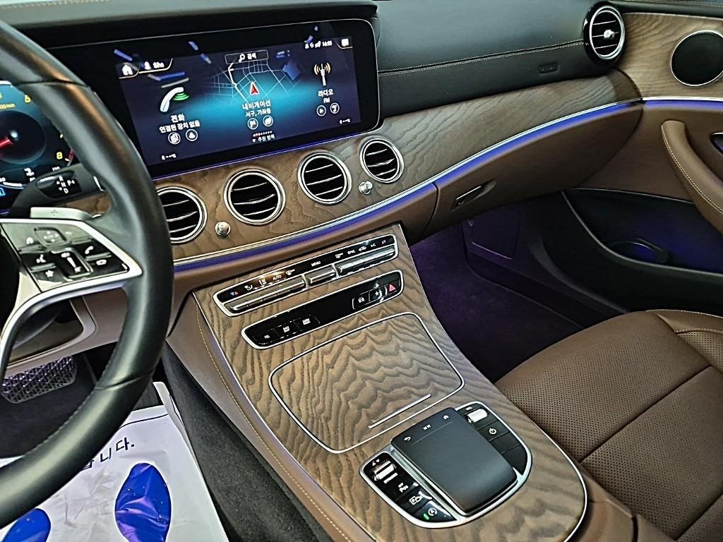 Mercedes Benz E class - Vista 11