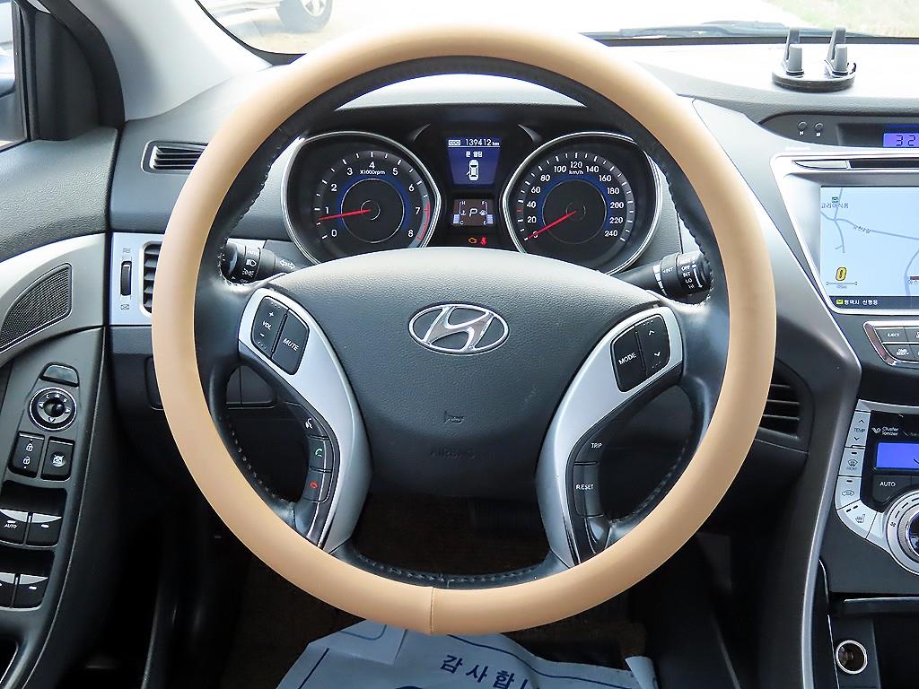 HYUNDAI Avante - Vista 7