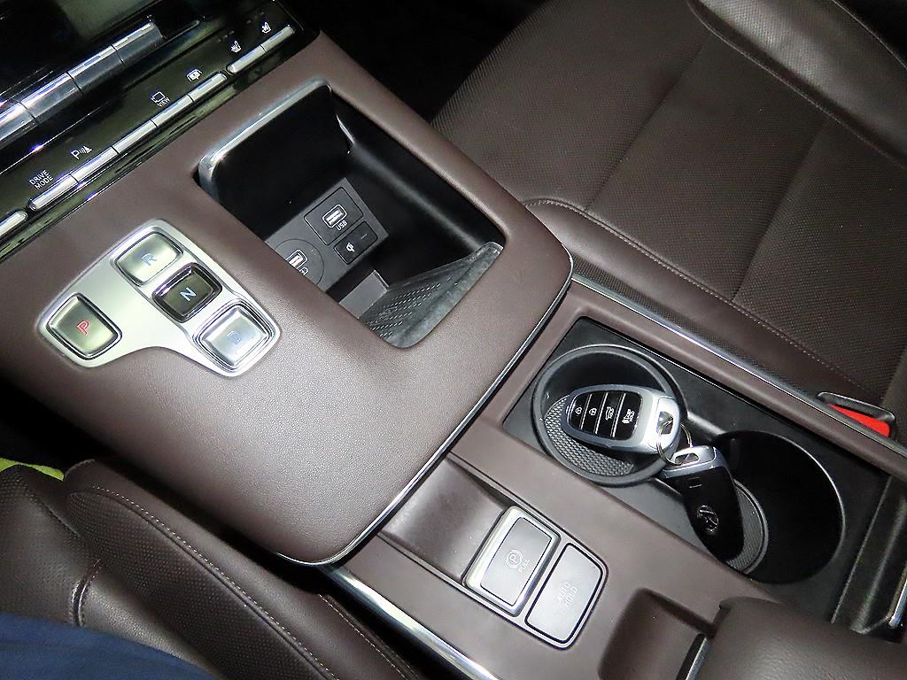 HYUNDAI Grandeur - Vista 12