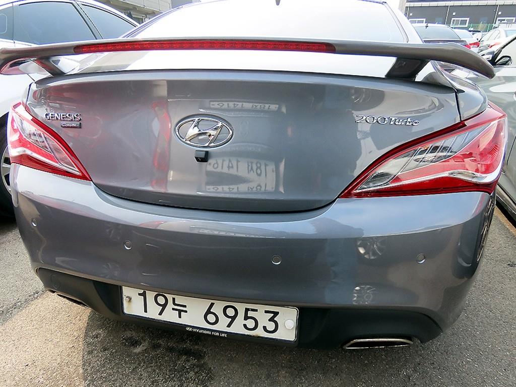 HYUNDAI Genesis - Vista 4