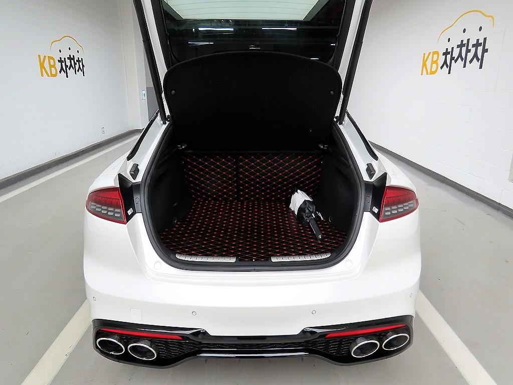 KIA Stinger - Vista 5