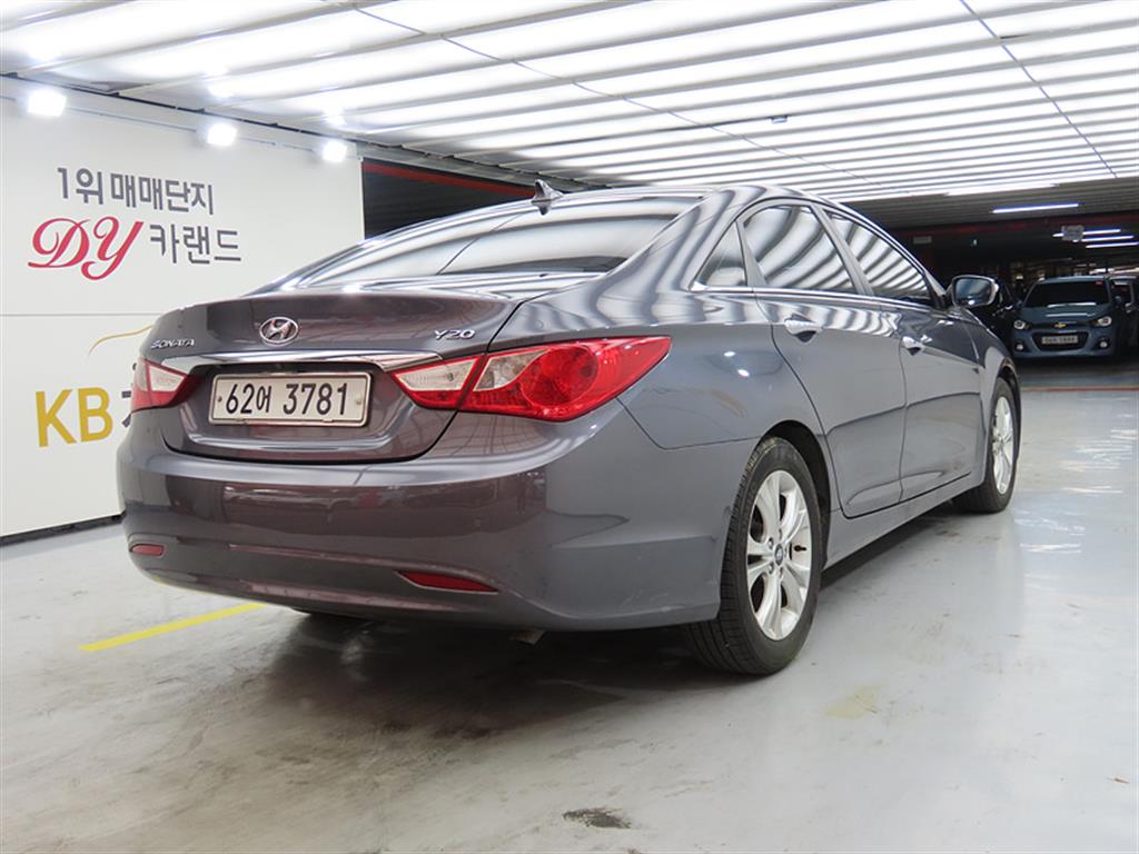 HYUNDAI Sonata - Vista 4