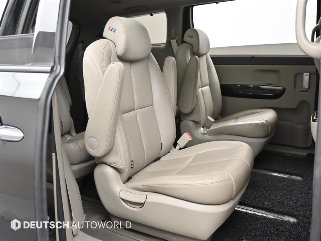 KIA Carnival - Vista 12