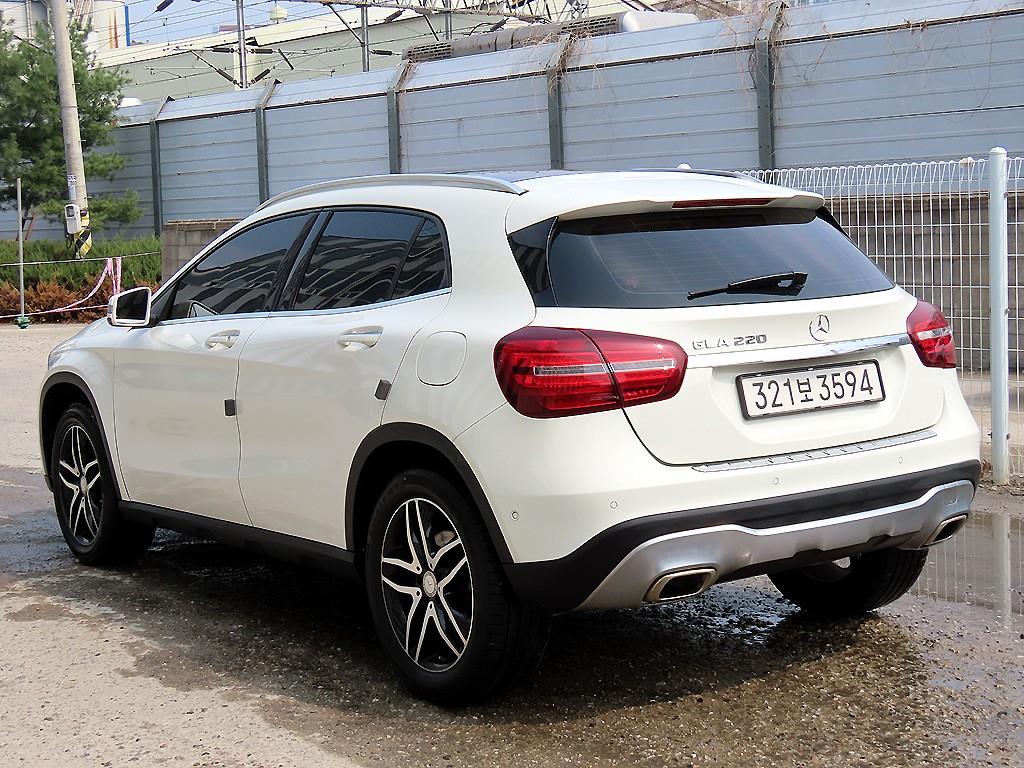 Mercedes Benz GLA Class - Vista 5