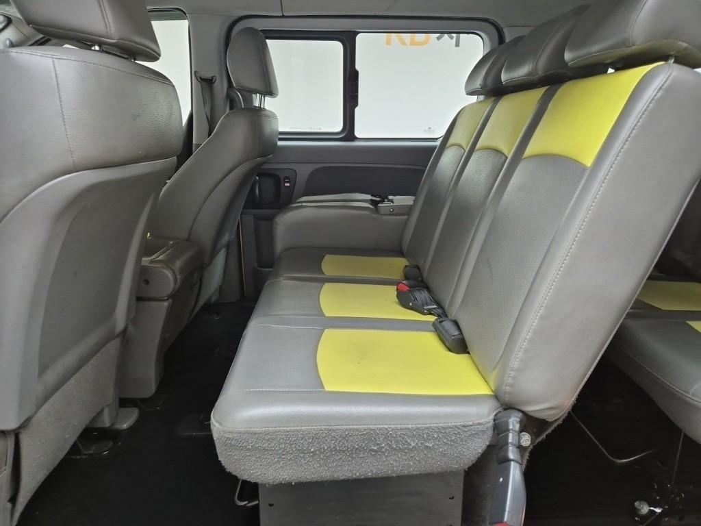 HYUNDAI Starex - Vista 9
