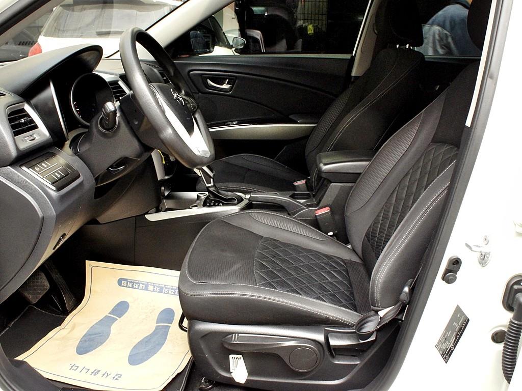 Ssangyong Tivoli - Vista 8