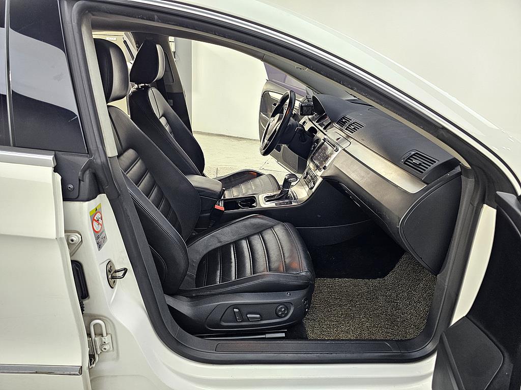 Volkswagen CC - Vista 11