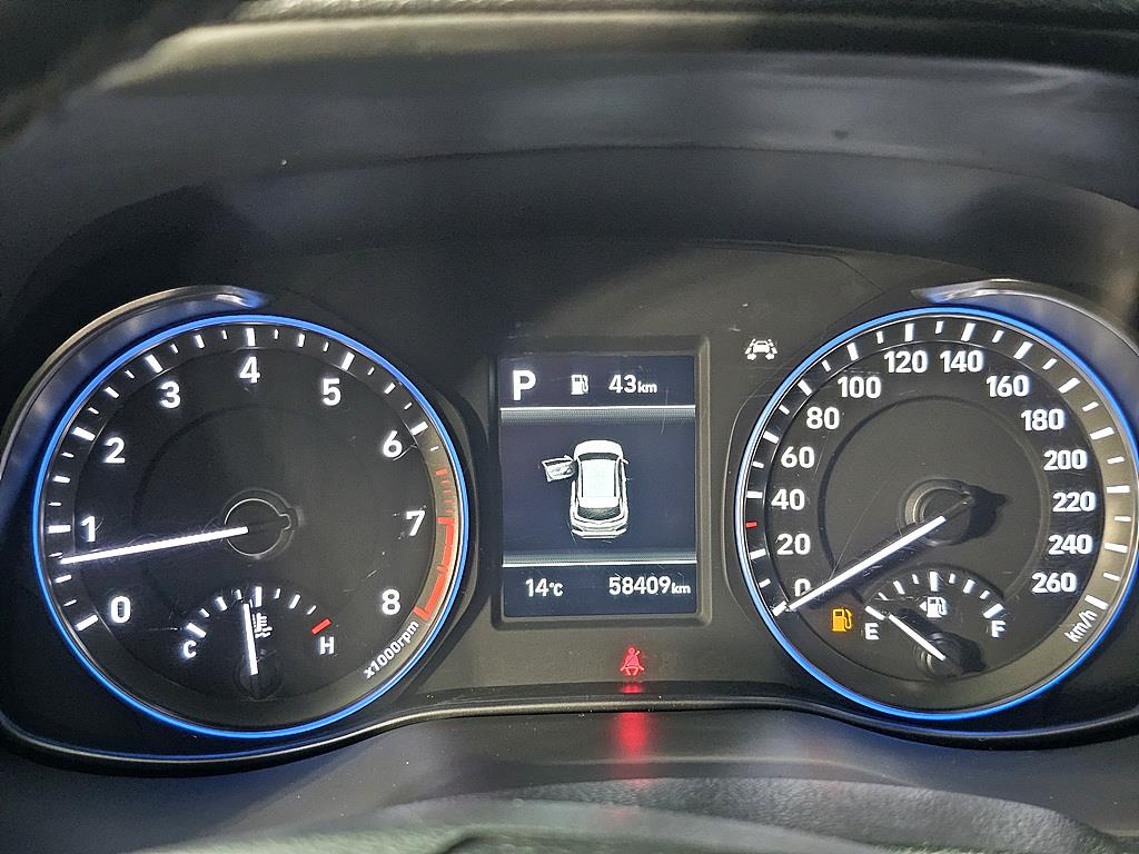 HYUNDAI Kona - Vista 7