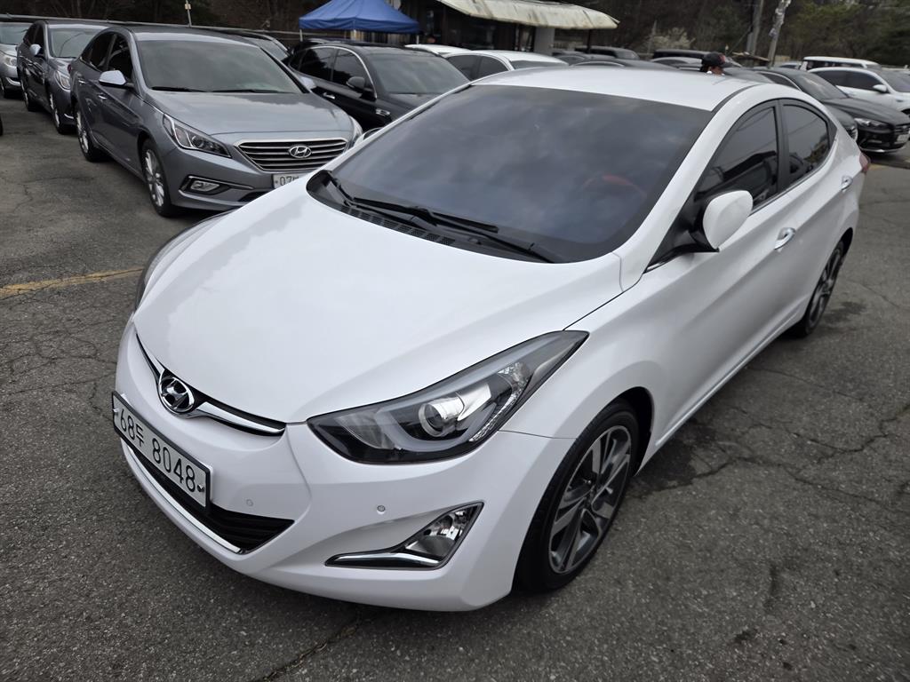 HYUNDAI Avante - Vista 3