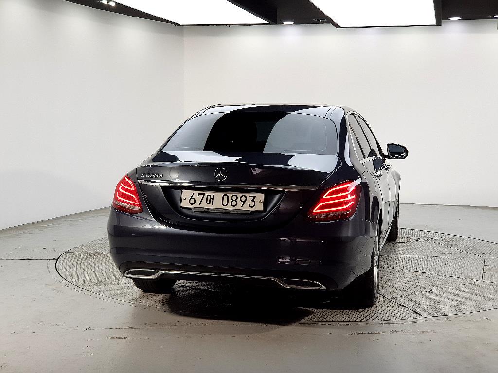 Mercedes Benz C Class - Vista 3