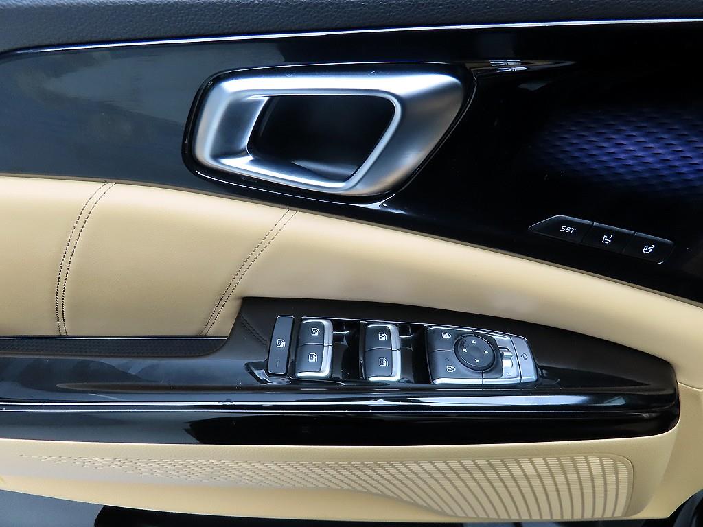 KIA Carnival - Vista 11