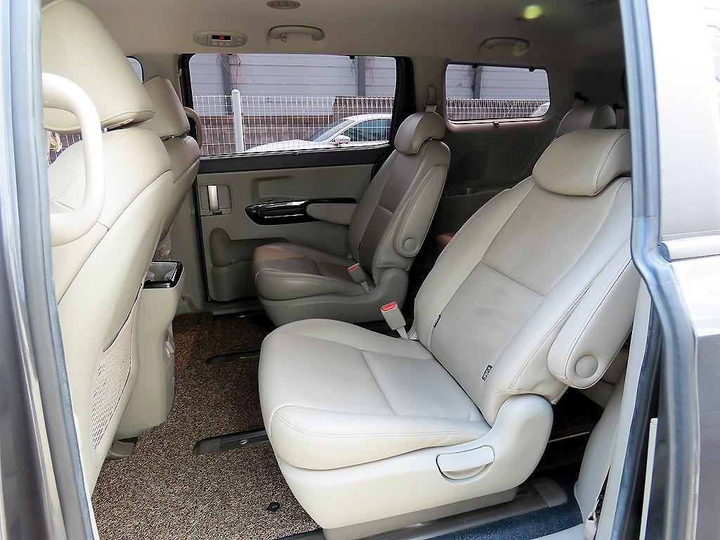 KIA Carnival - Vista 6