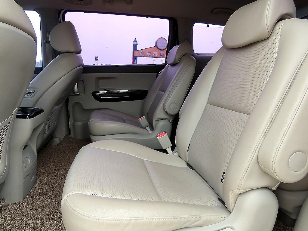 KIA Carnival - Vista 6