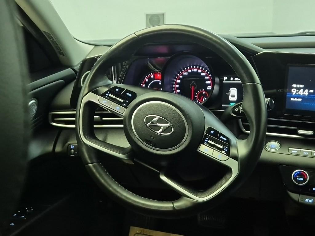 HYUNDAI Avante - Vista 9