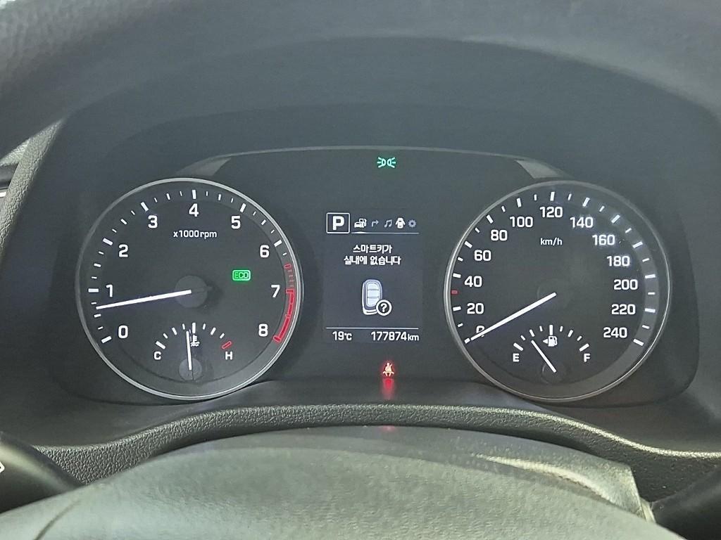 HYUNDAI Avante - Vista 6