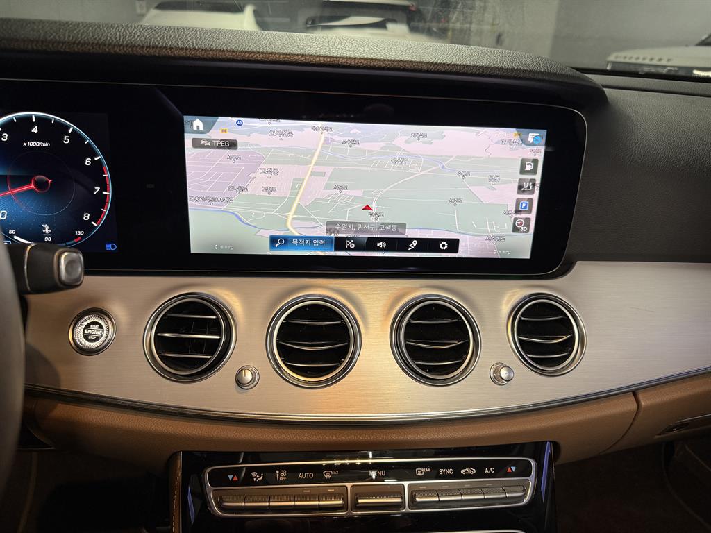 Mercedes Benz E class - Vista 12