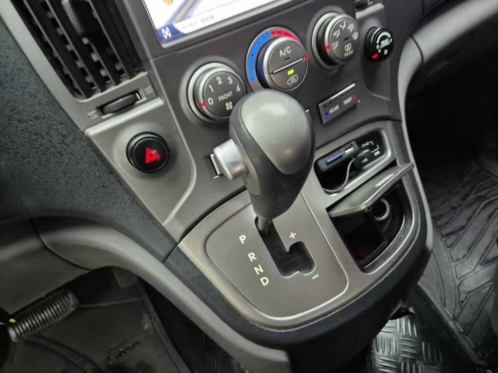 HYUNDAI Starex - Vista 7