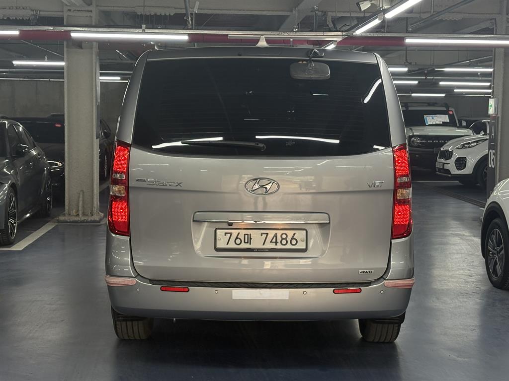 HYUNDAI Starex - Vista 4