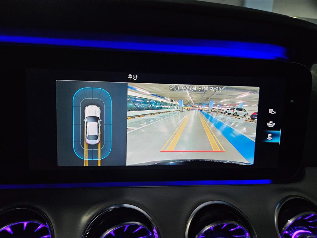 Mercedes Benz E class - Vista 12