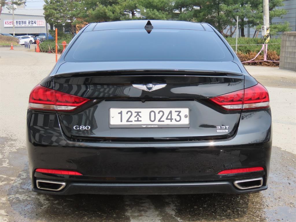 HYUNDAI Genesis - Vista 7