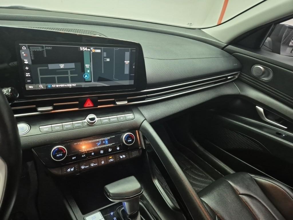 HYUNDAI Avante - Vista 10