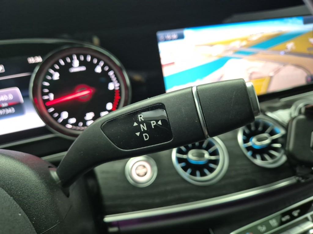 Mercedes Benz E class - Vista 8