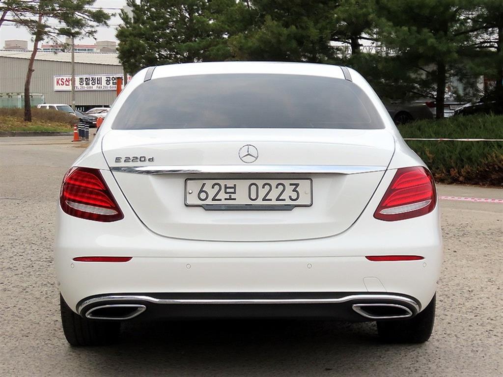 Mercedes Benz E class - Vista 4