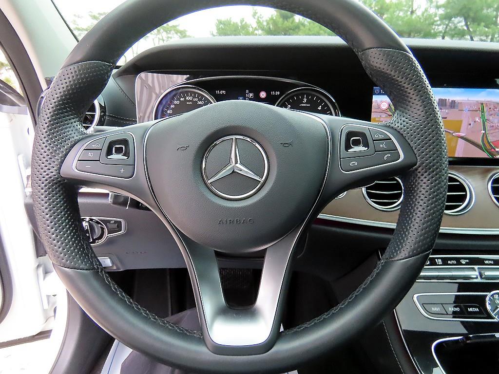 Mercedes Benz E class - Vista 8