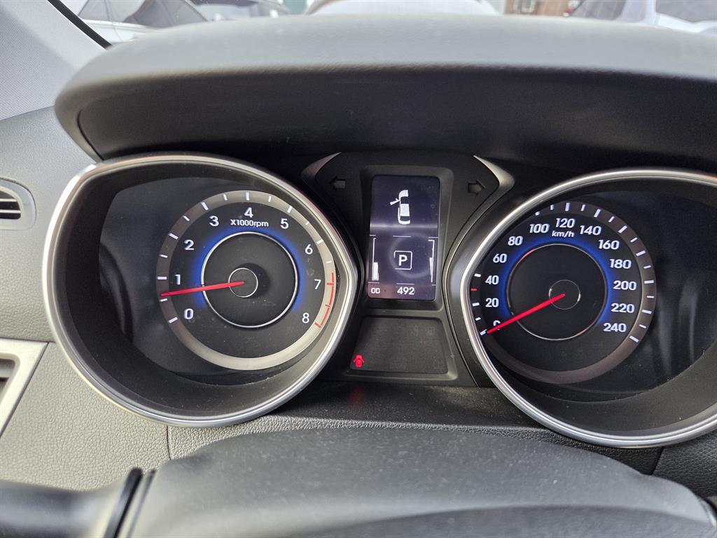 HYUNDAI Avante - Vista 12