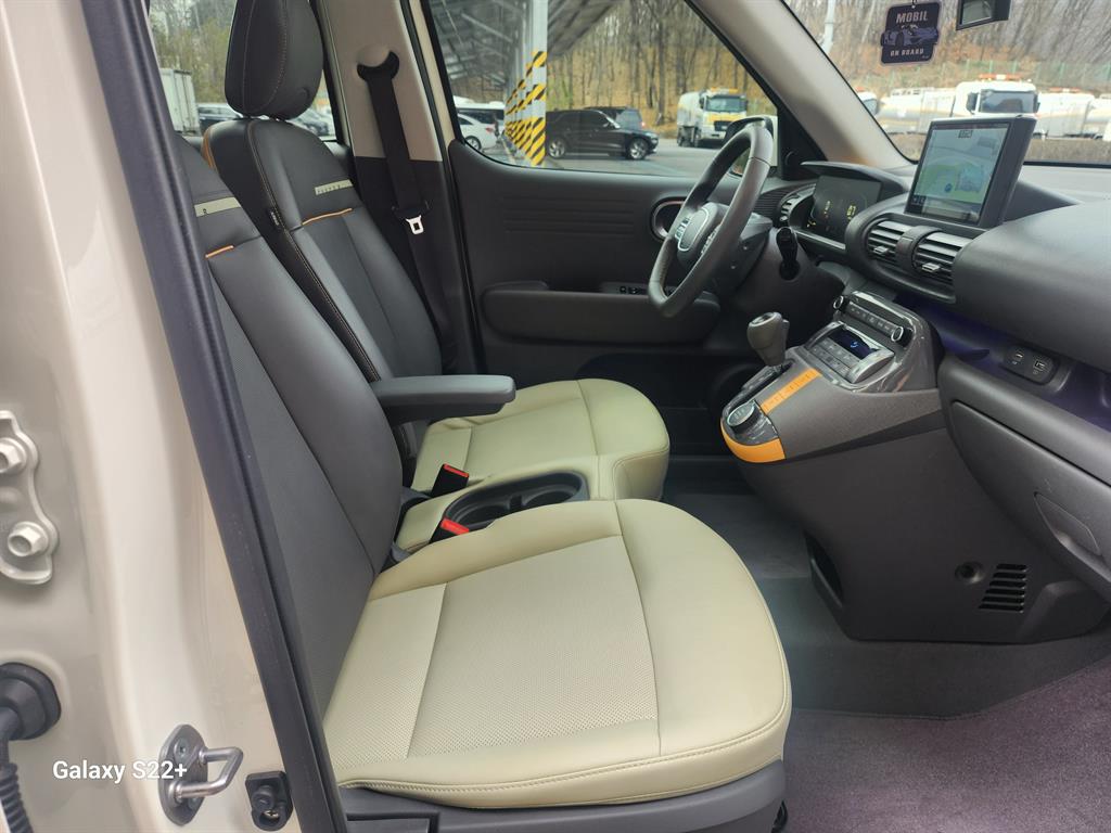 HYUNDAI Casper - Vista 9