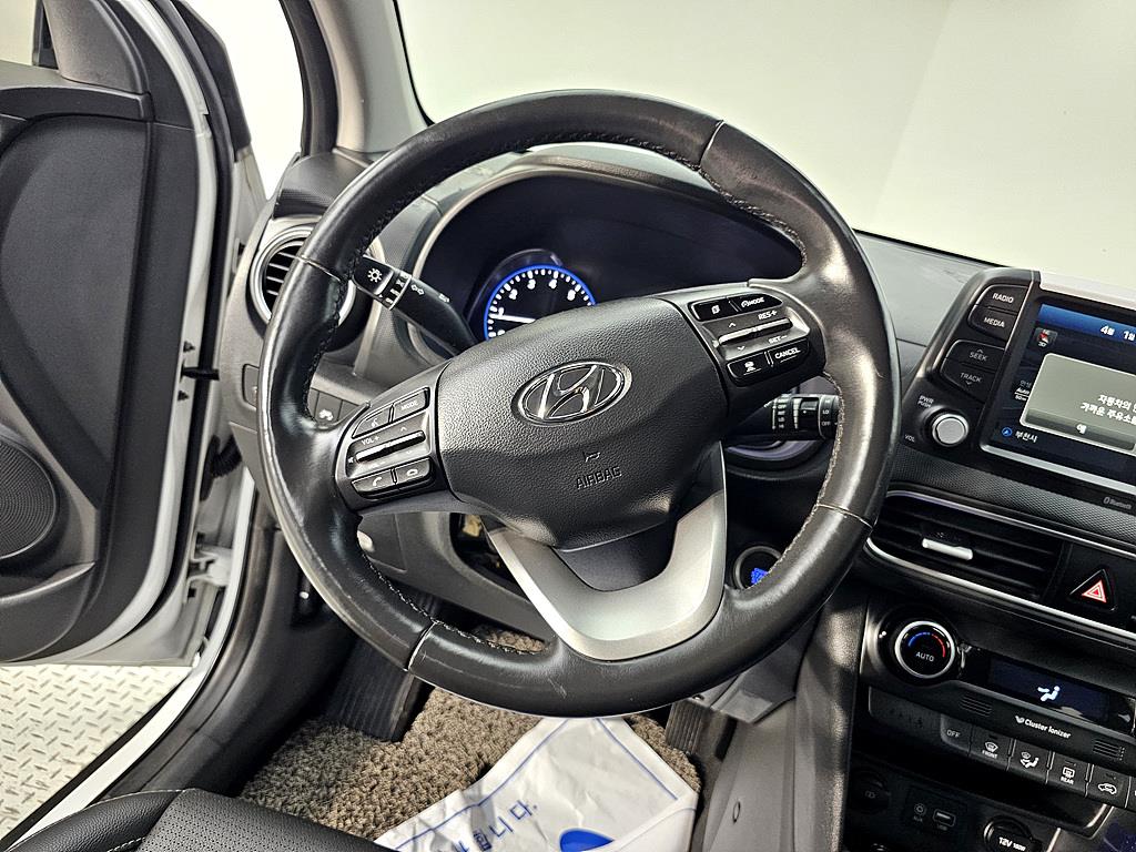 HYUNDAI Kona - Vista 12