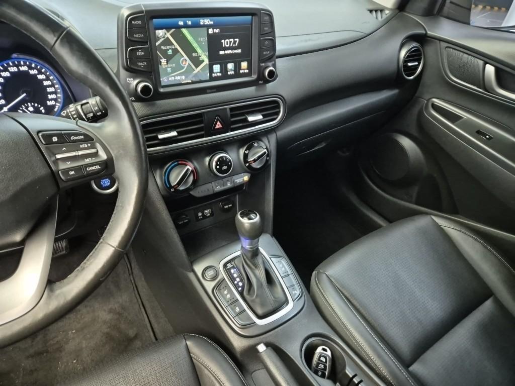 HYUNDAI Kona - Vista 10