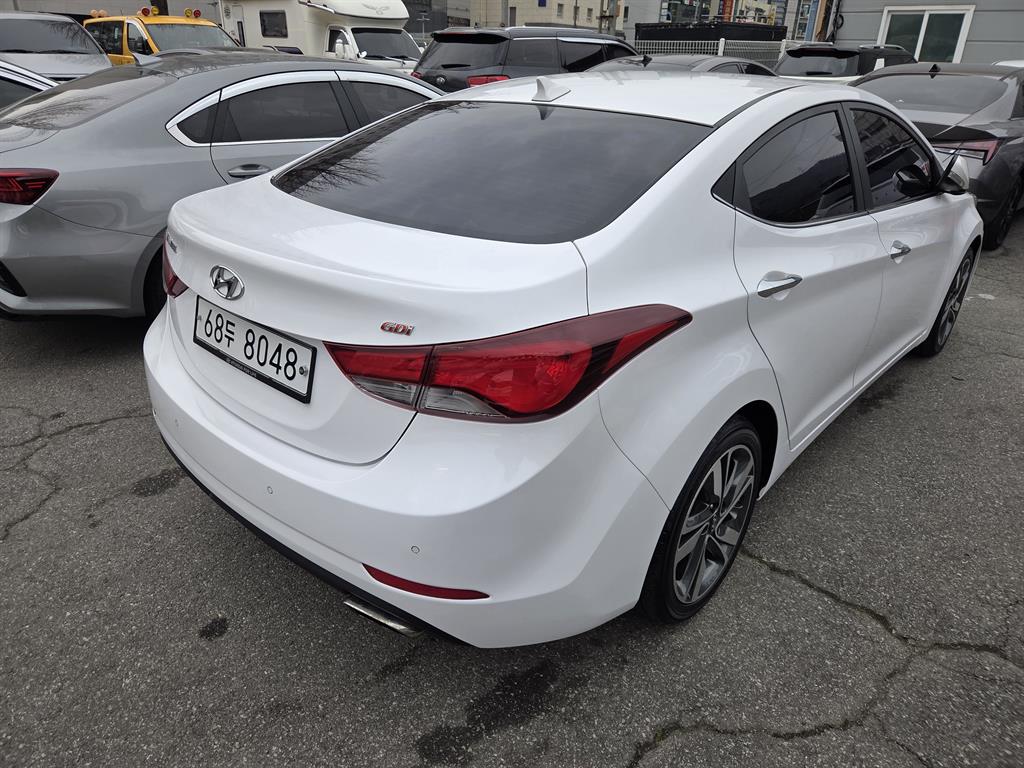 HYUNDAI Avante - Vista 6