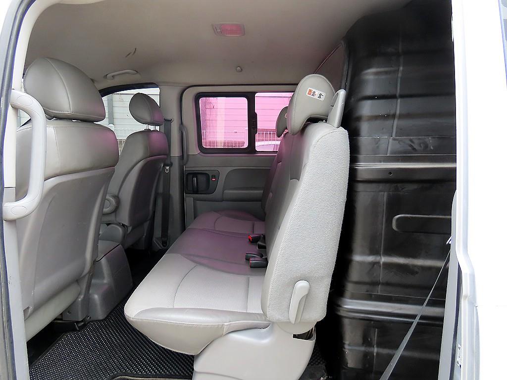 HYUNDAI Starex - Vista 6