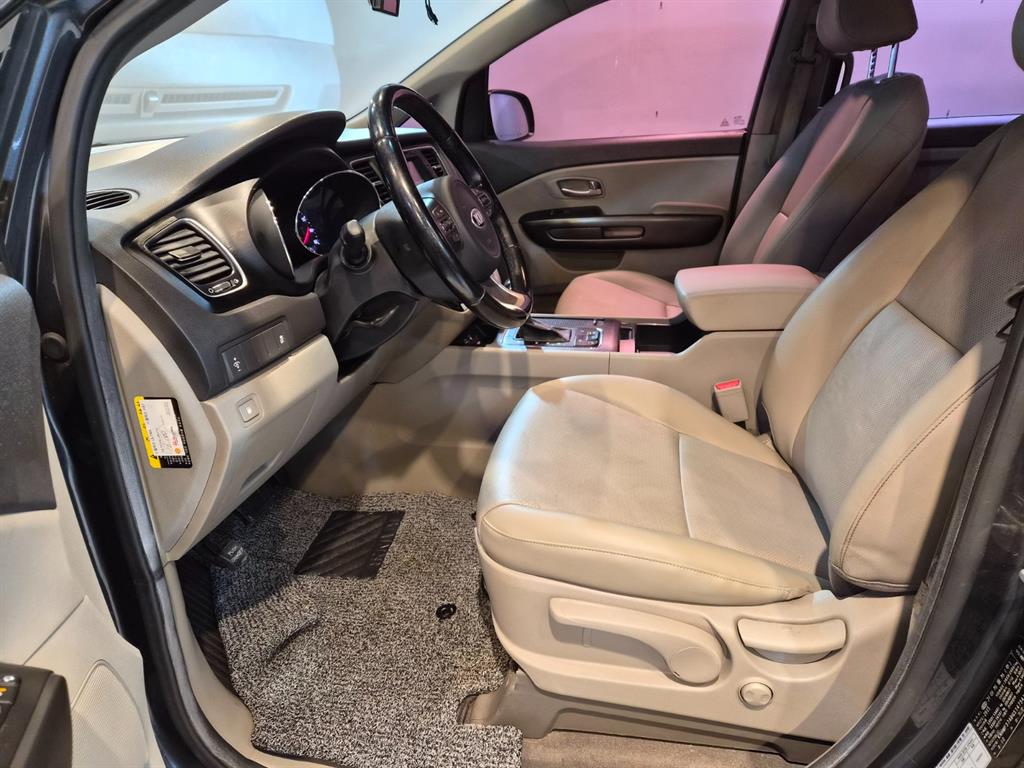 KIA Carnival - Vista 10