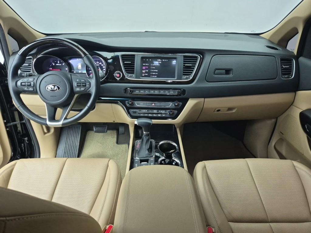 KIA Carnival - Vista 5