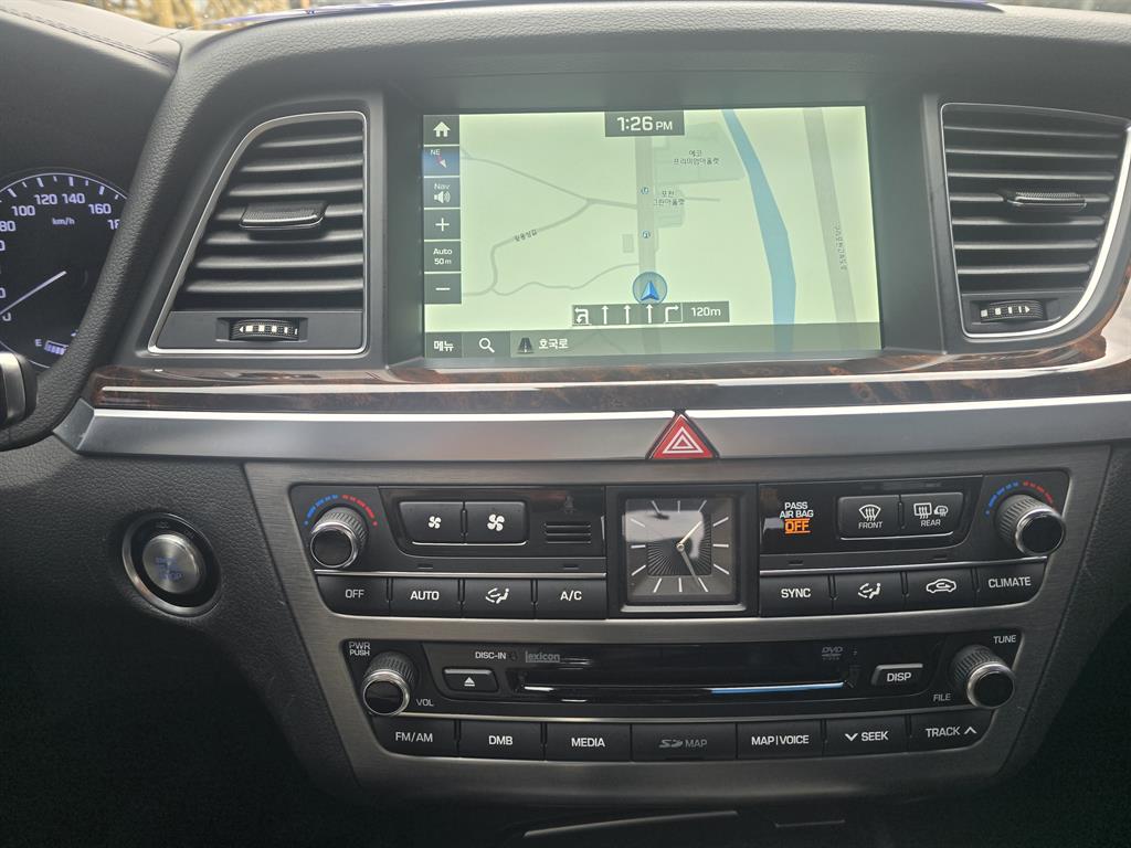 HYUNDAI Genesis - Vista 7