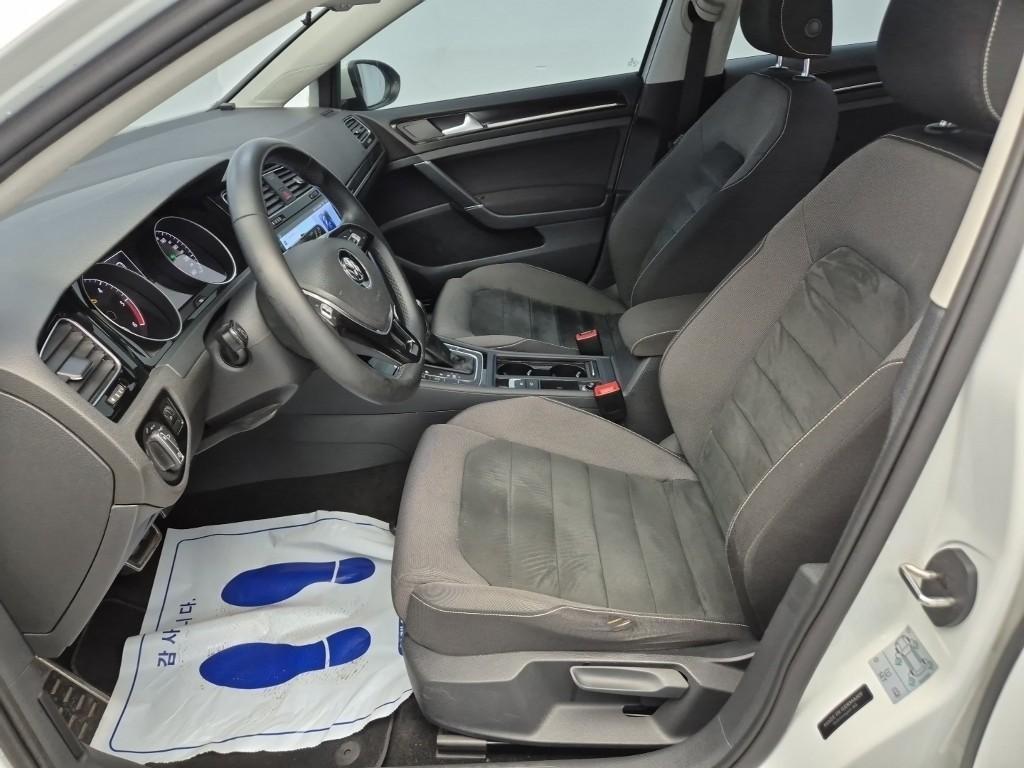 Volkswagen Golf - Vista 9