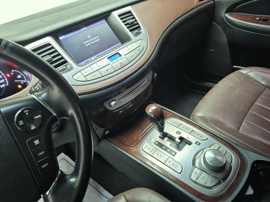 HYUNDAI Genesis - Vista 10