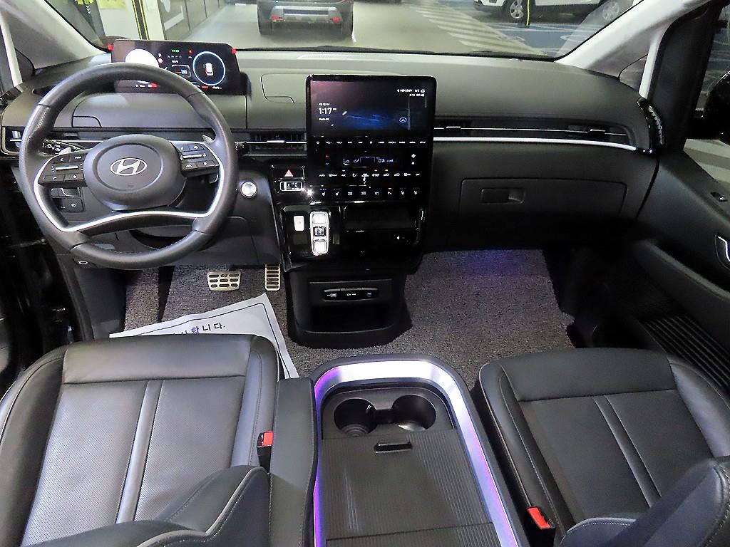 HYUNDAI Staria - Vista 10