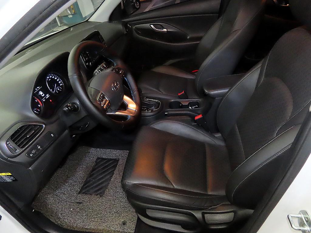 HYUNDAI i30 - Vista 6