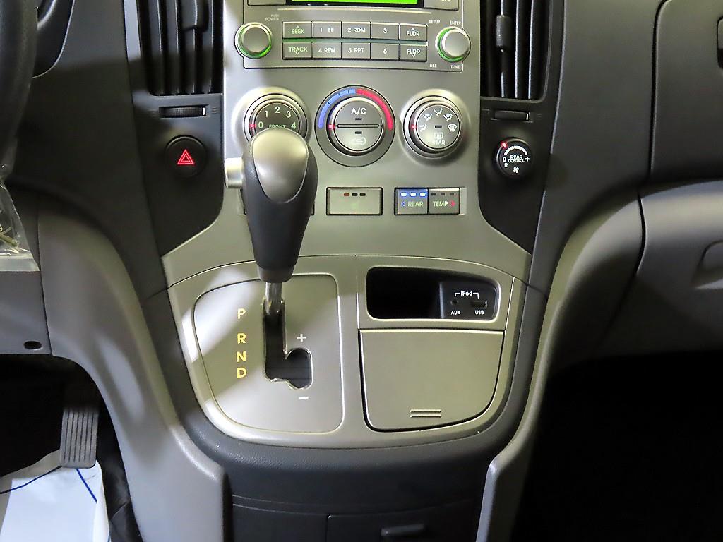 HYUNDAI Starex - Vista 12