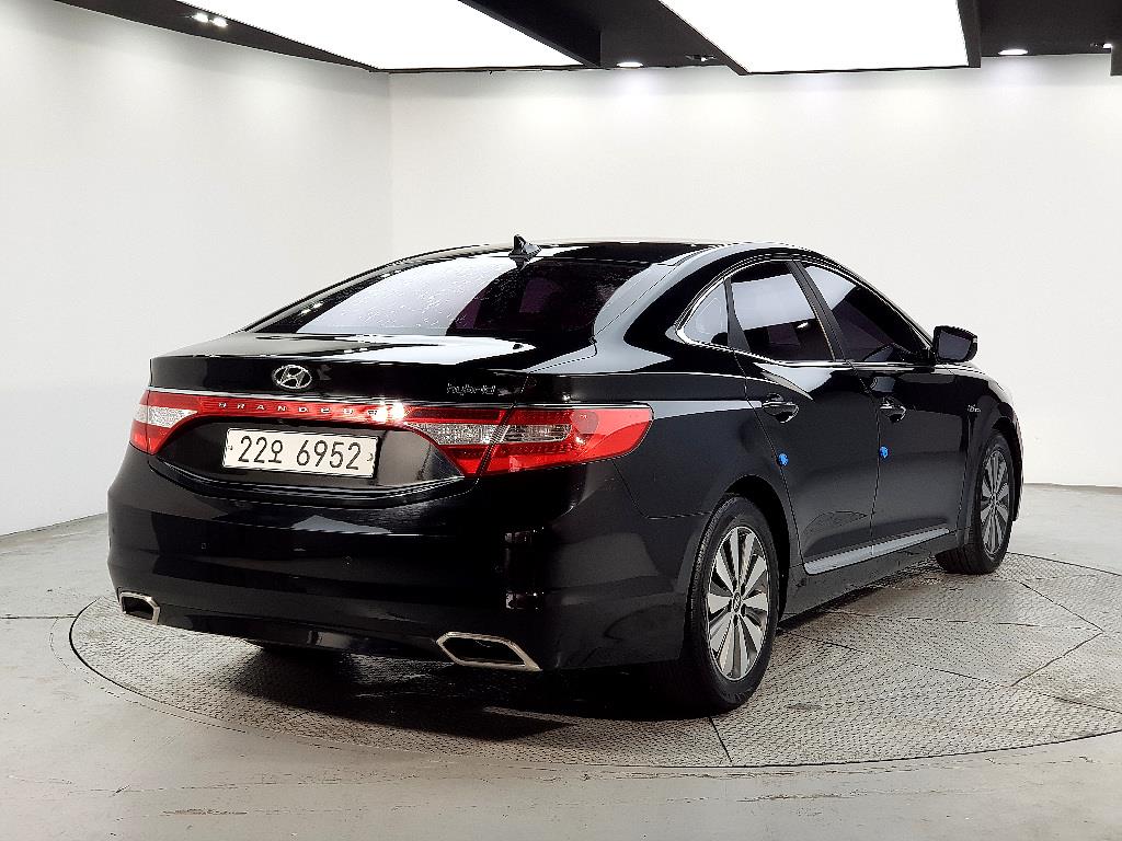 HYUNDAI Grandeur - Vista 4