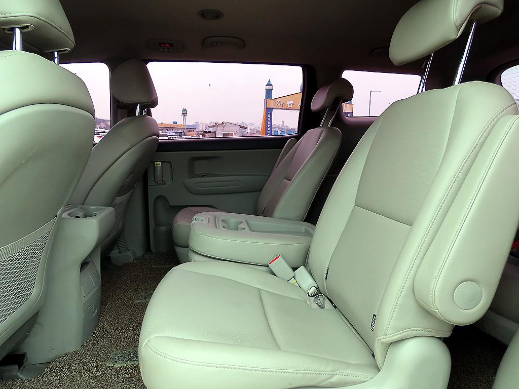 KIA Carnival - Vista 6