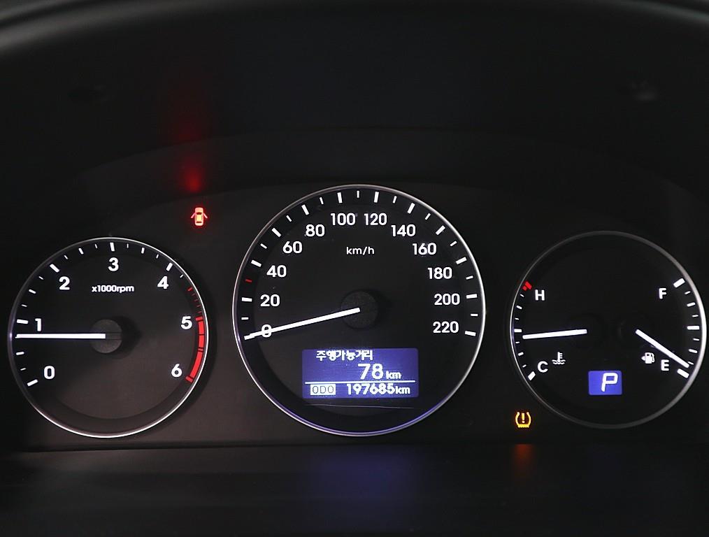 HYUNDAI Starex - Vista 7