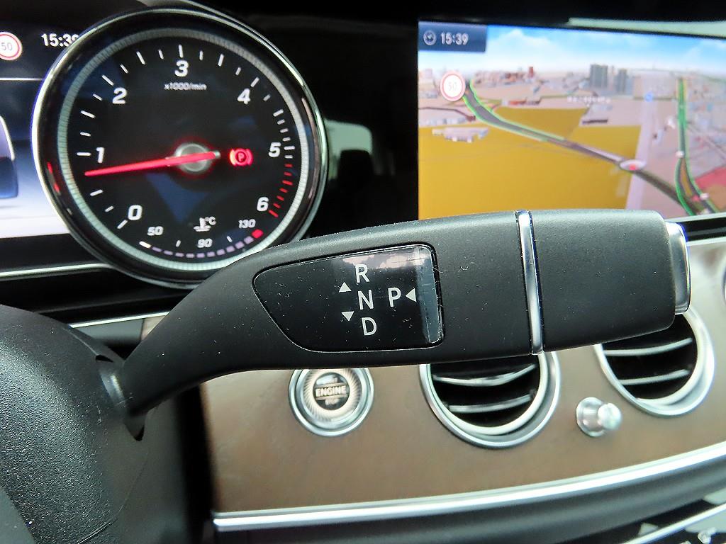 Mercedes Benz E class - Vista 11