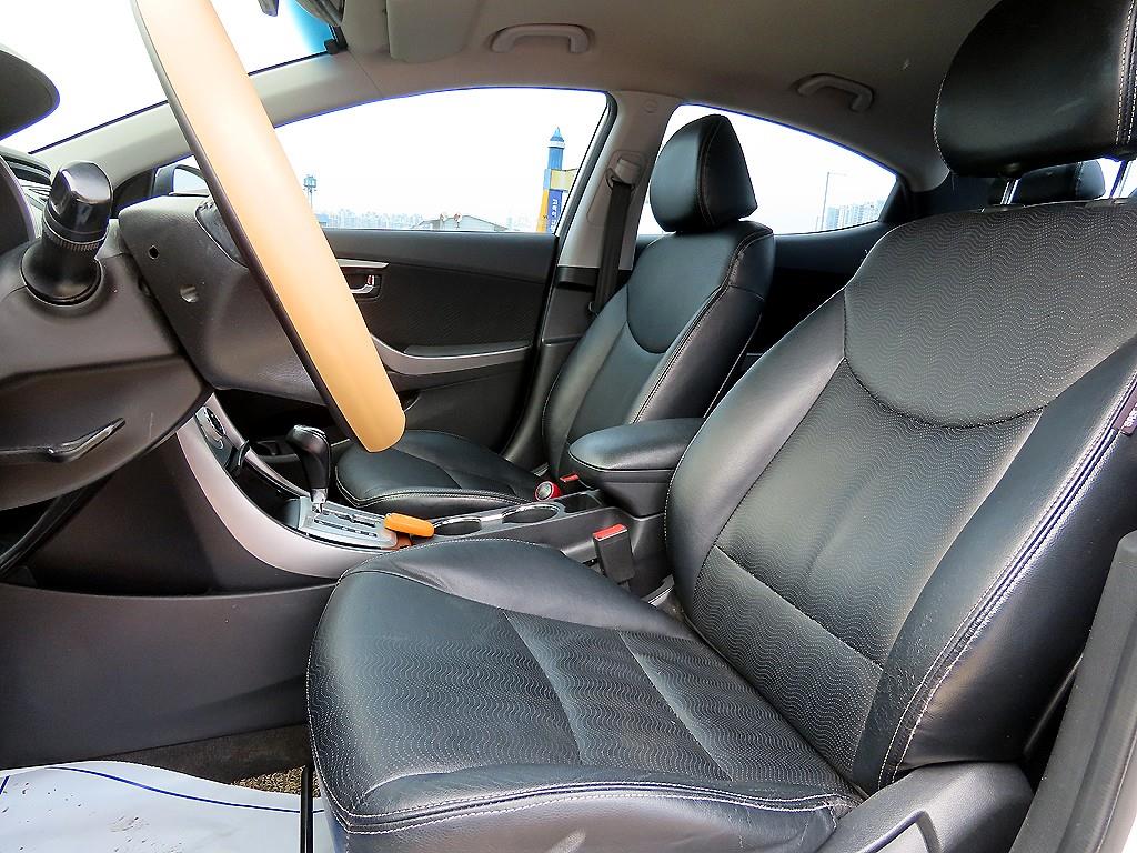 HYUNDAI Avante - Vista 5